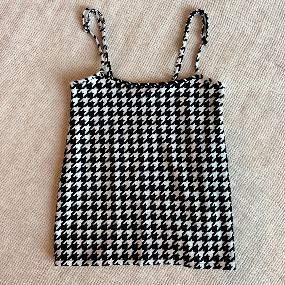 Chic Black and White Houndstooth Tank Top